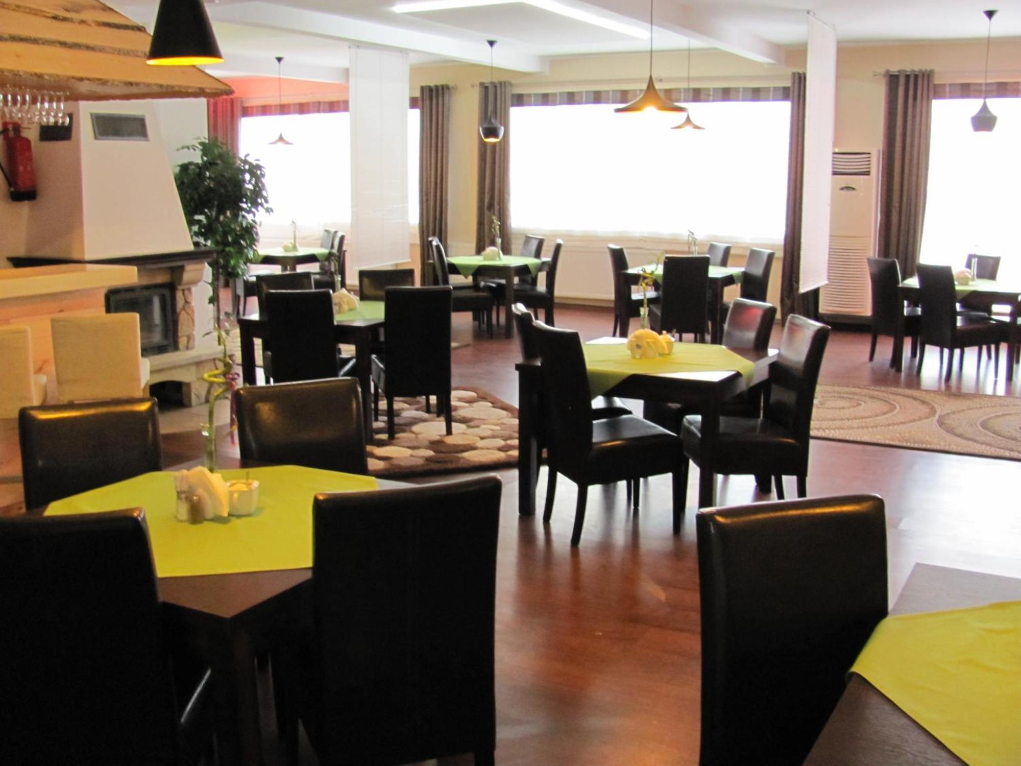 Hotel Gregor Pszczółki Dış mekan fotoğraf